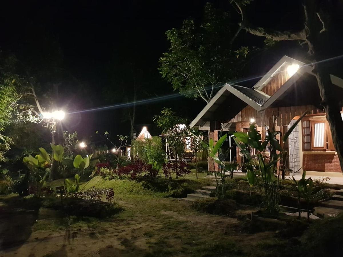 Canyon Jungle Stay Bukittinggi Exterior photo