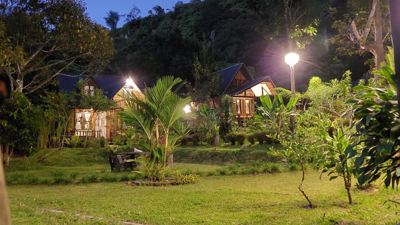 Canyon Jungle Stay Bukittinggi Exterior photo