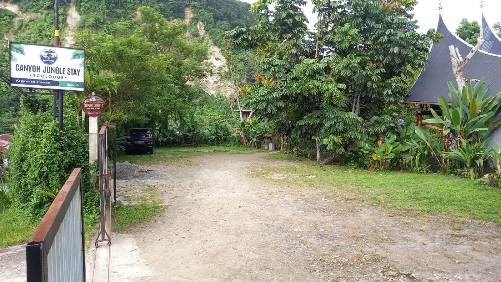 Canyon Jungle Stay Bukittinggi Exterior photo